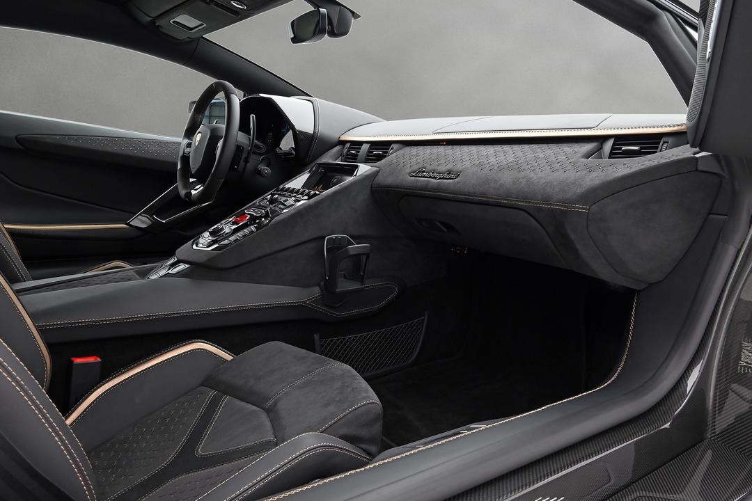 迈莎锐兰博基尼Aventador