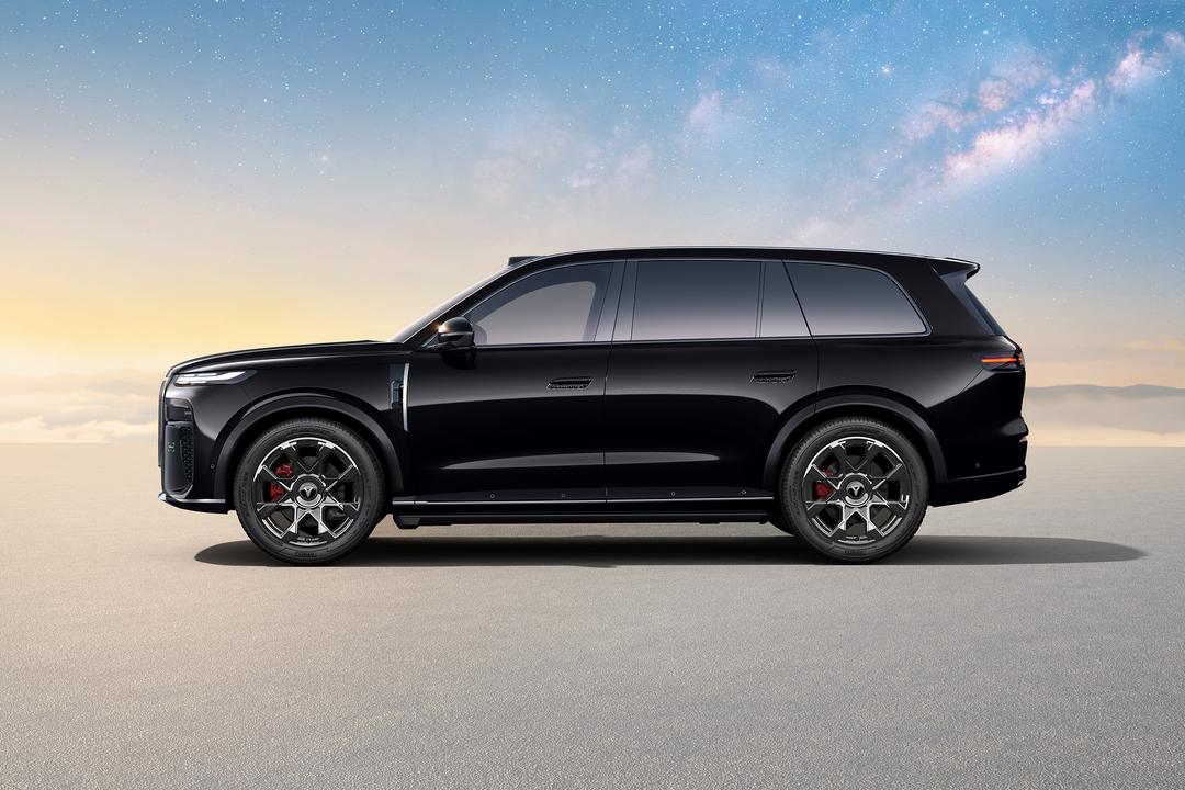 岚图泰山X8 EV