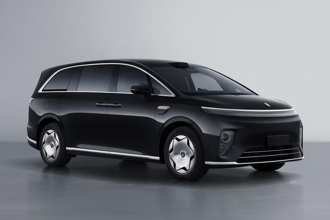 享界V8