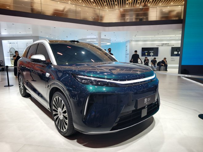 2026成都车展：比亚迪大汉预售24.99万起