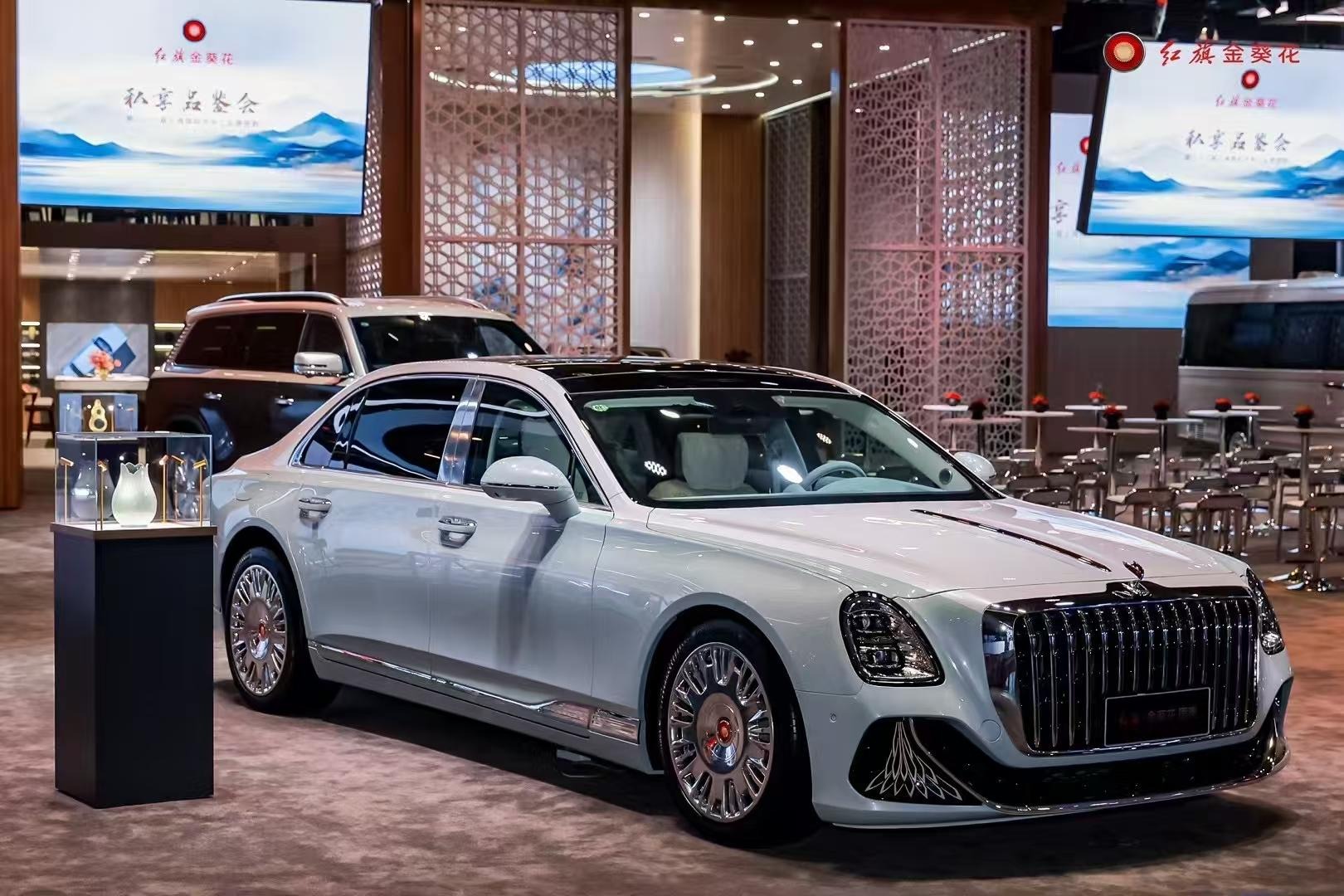 红旗金葵花国雅3.0T V6版展示图2
