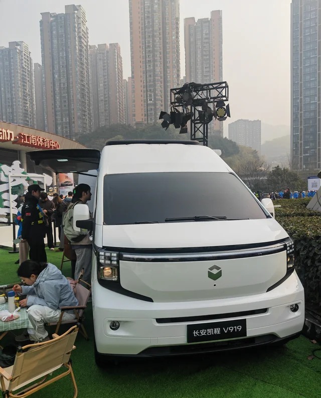 长安凯程V919商务舱 商旅版舒适型 宁德时代88kWh 9座展示图3