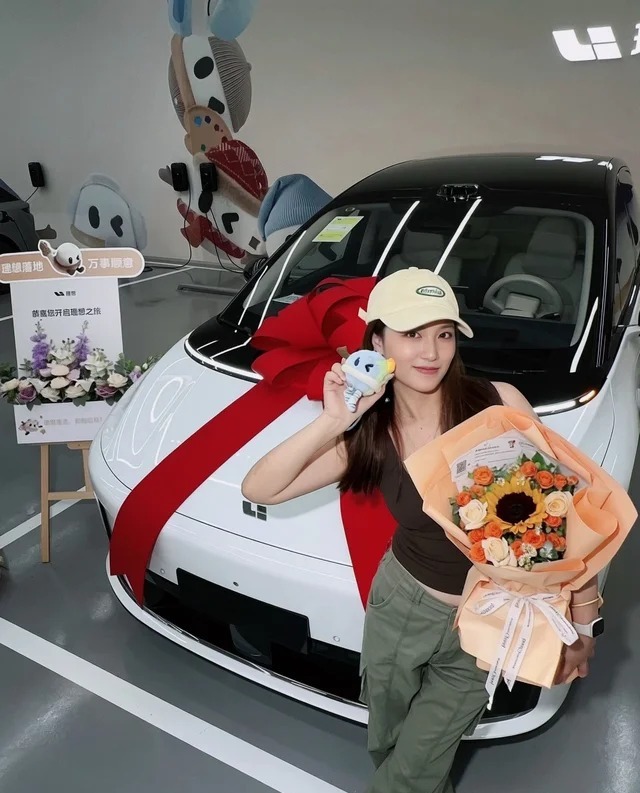 理想i8后驱基本型展示图1
