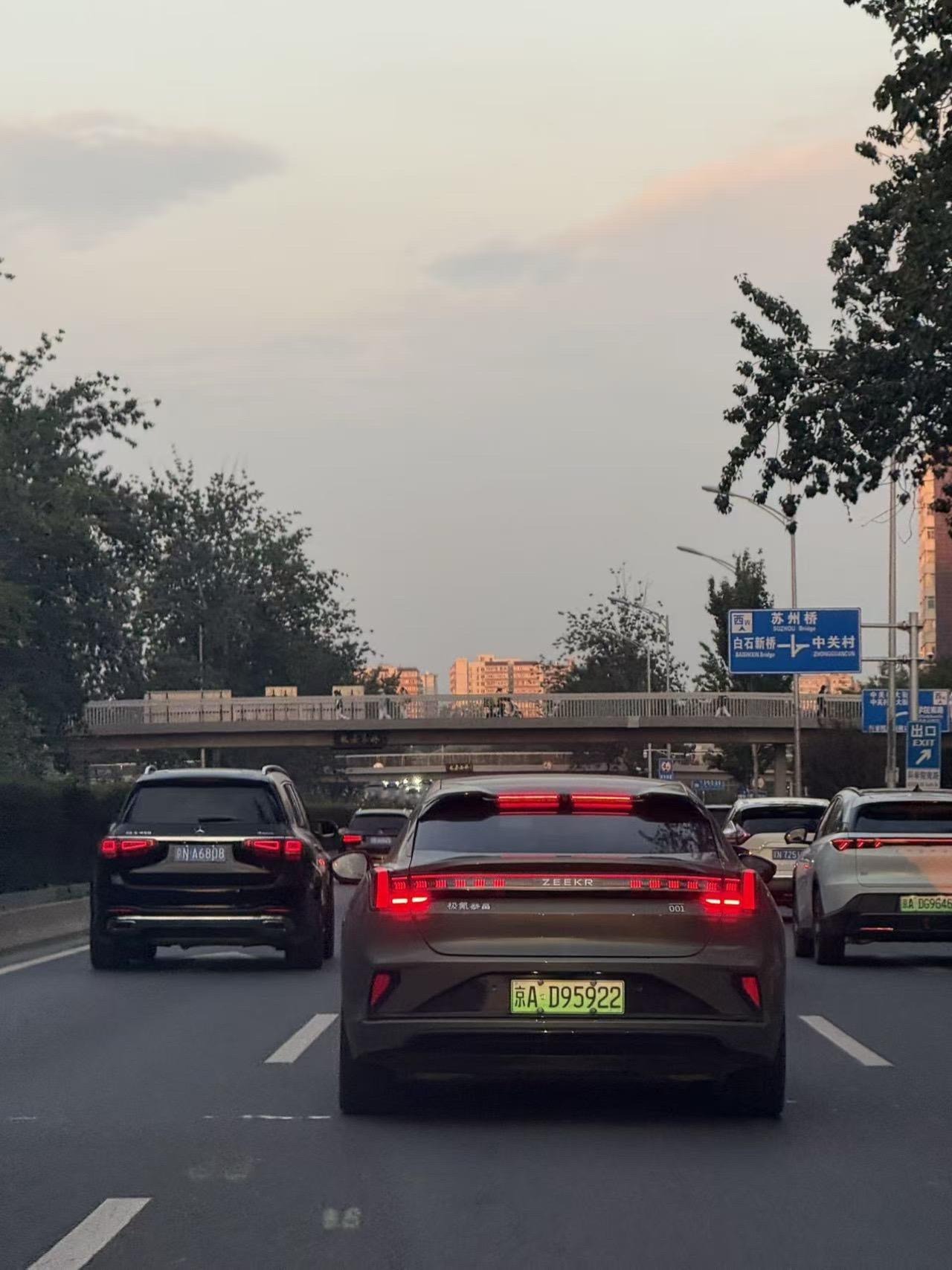 ZEEKR 001 FR100kWh 四驱展示图1