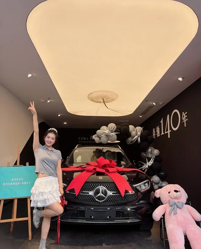 奔驰GLC 350 e L  4MATIC 典藏版展示图1