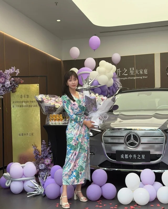 奔驰GLC 350 e L  4MATIC 典藏版展示图2