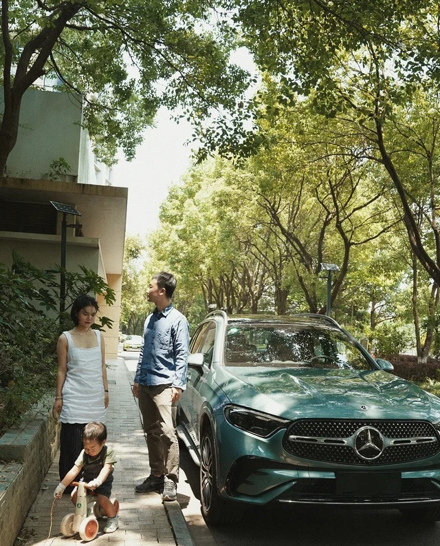 奔驰GLC 350 e L  4MATIC 典藏版展示图1