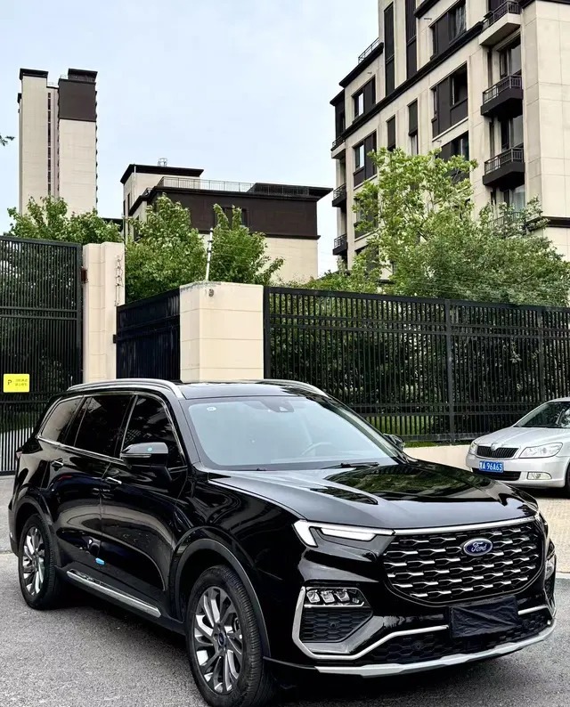 领裕 PHEV铂领型展示图1