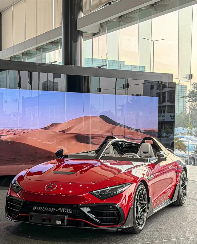 奔驰AMG PureSpeed基本型展示图3