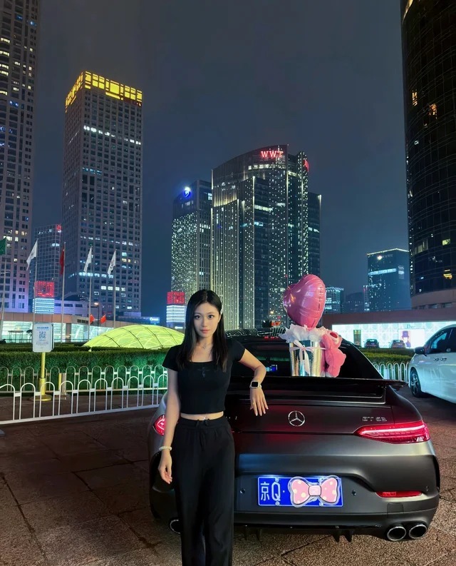奔驰AMG PureSpeed基本型展示图2