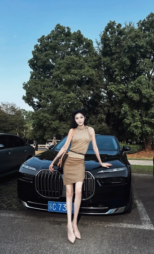 宝马7系改款 740Li 领先型 豪华套装展示图3