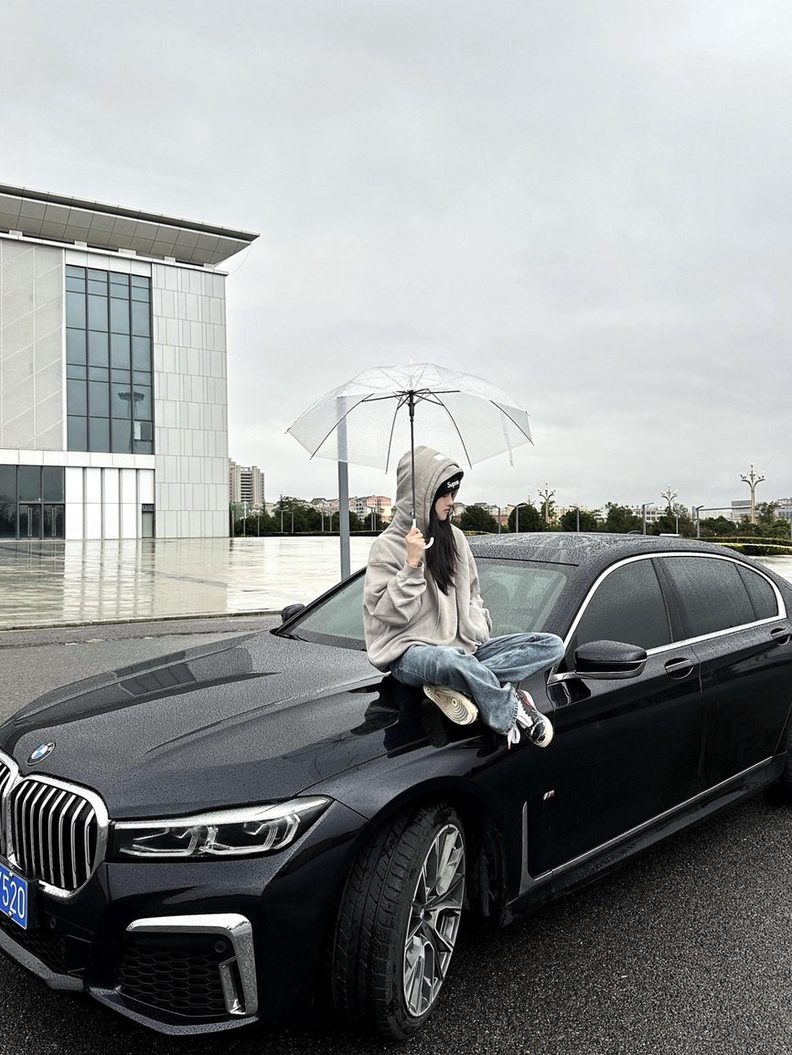 宝马7系740Li 熠影臻藏版 M运动套装展示图3