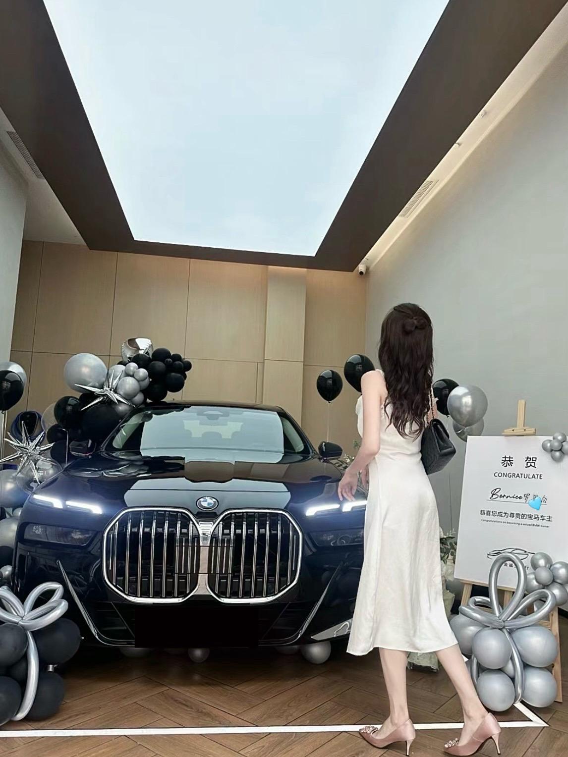 宝马7系735Li 豪华套装展示图1