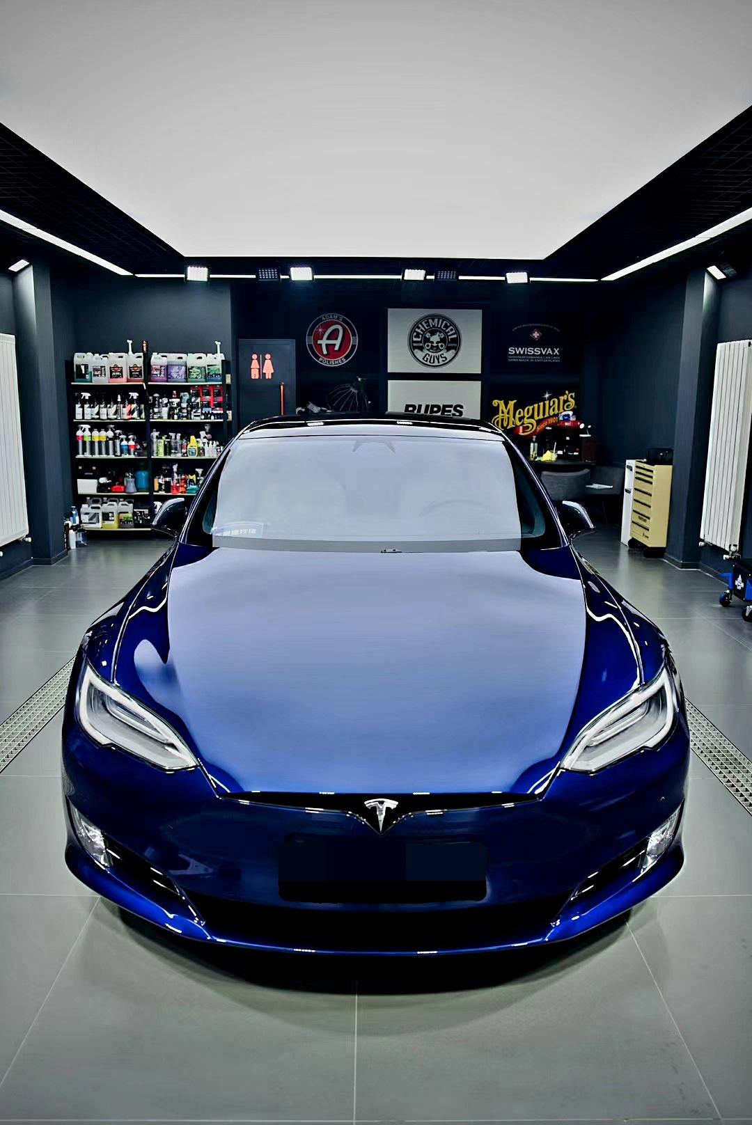 Model S双电机全轮驱动版展示图2