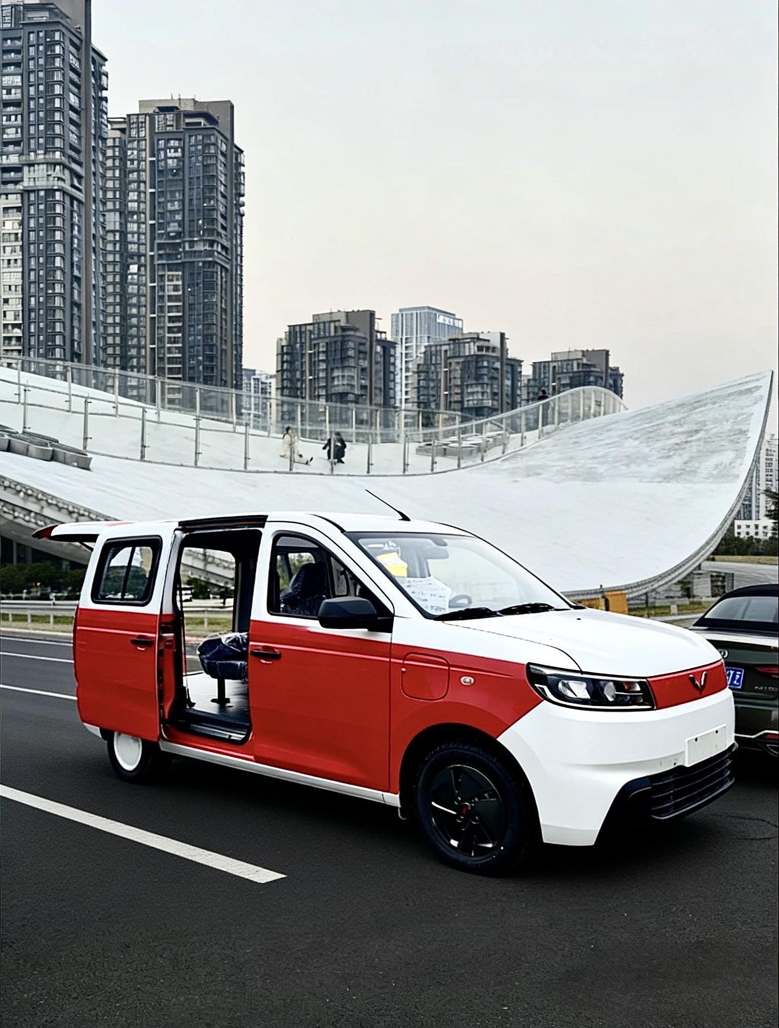 五菱荣光1.5L 基本型展示图1