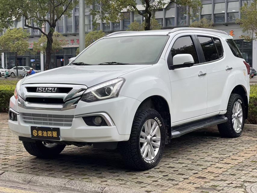 mu-X牧游侠2.0T 汽油自动两驱标准版 5座展示图3