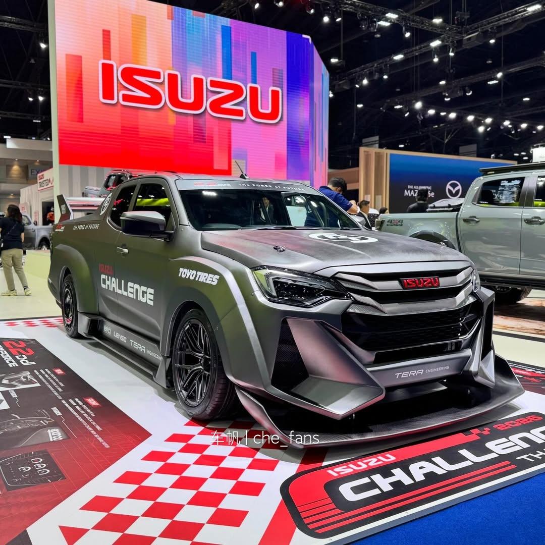 D-MAX3.0T自动四驱柴油尊享版 穿越版展示图2