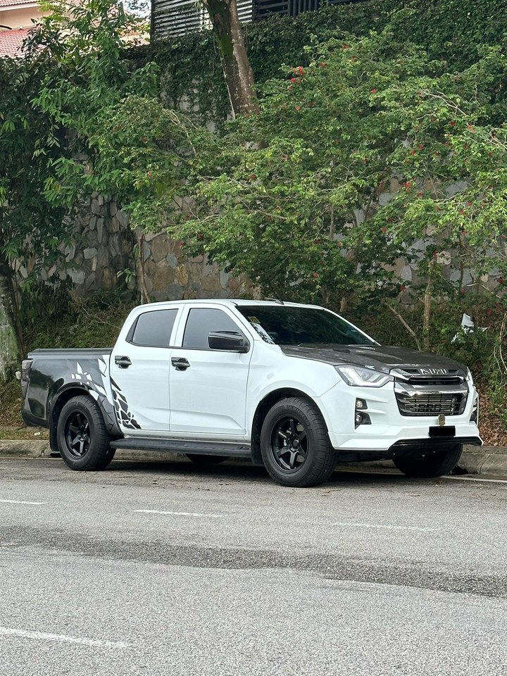 D-MAX1.9T手动两驱柴油智领版展示图2