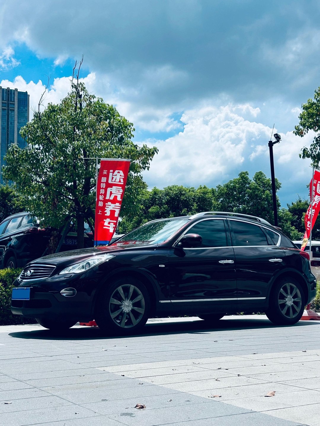 英菲尼迪QX80Sensory AWD展示图1