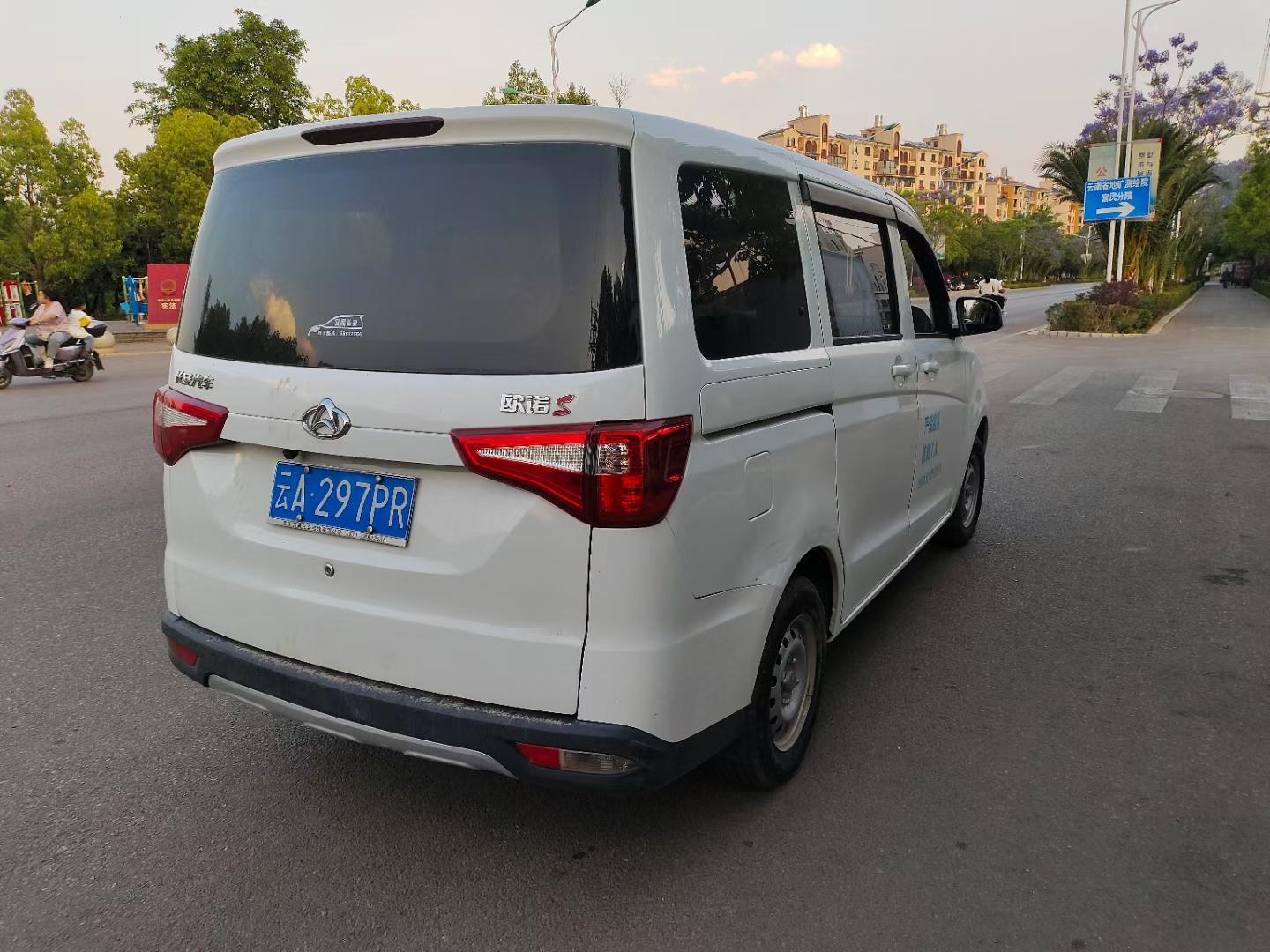 欧诺S1.5L 尊享版双蒸空调客车JL473QG 7座展示图3