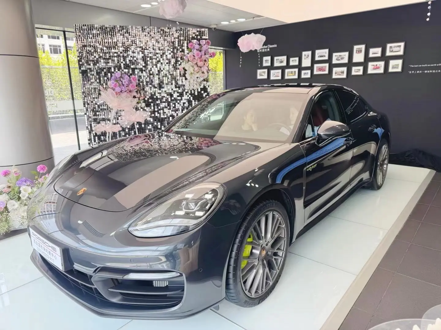 保时捷Panamera Turbo E-Hybrid 行政加长版 4.0T展示图1