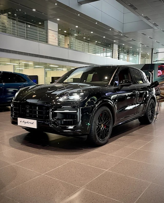 保时捷Cayenne Turbo E-Hybrid 4.0T展示图2