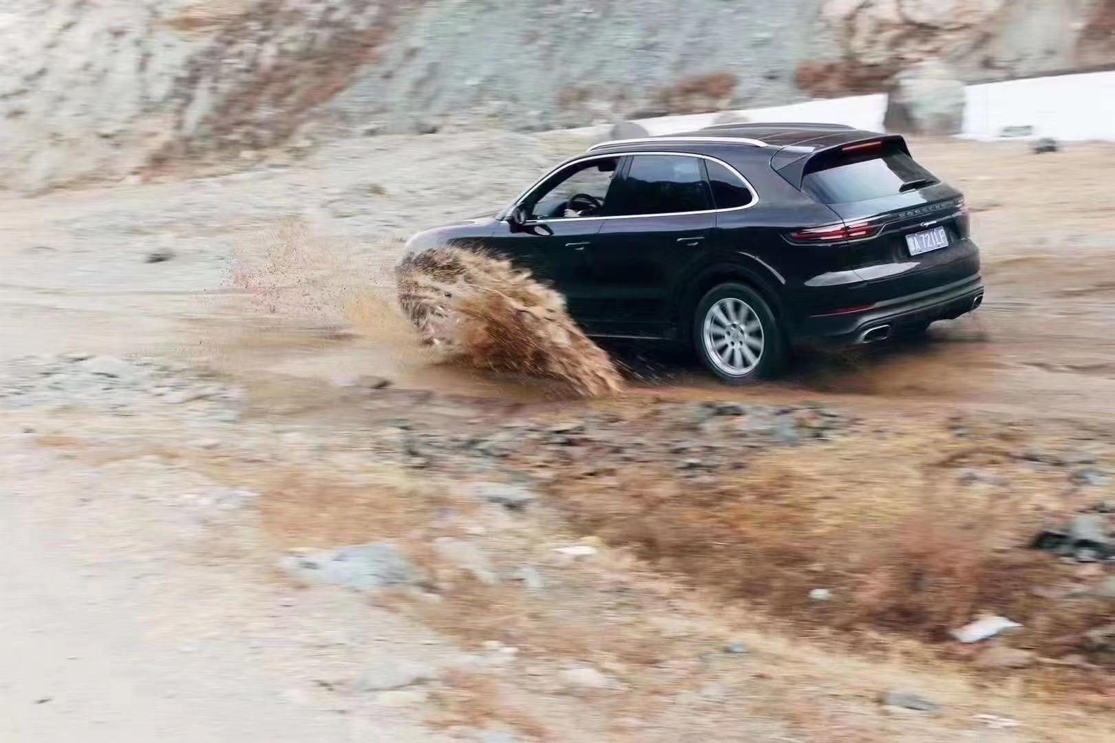 保时捷Cayenne E-Hybrid 2.0T展示图1