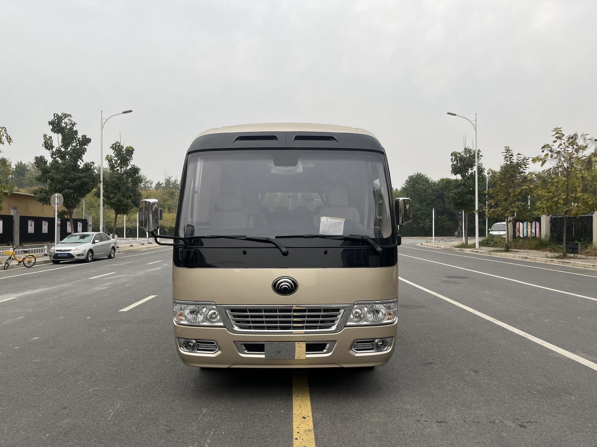 宇通T73.5T汽油自动商务版19座展示图1