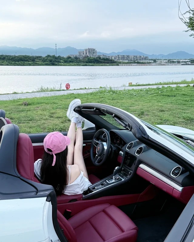 保时捷Boxster Style Edition 2.0T展示图2