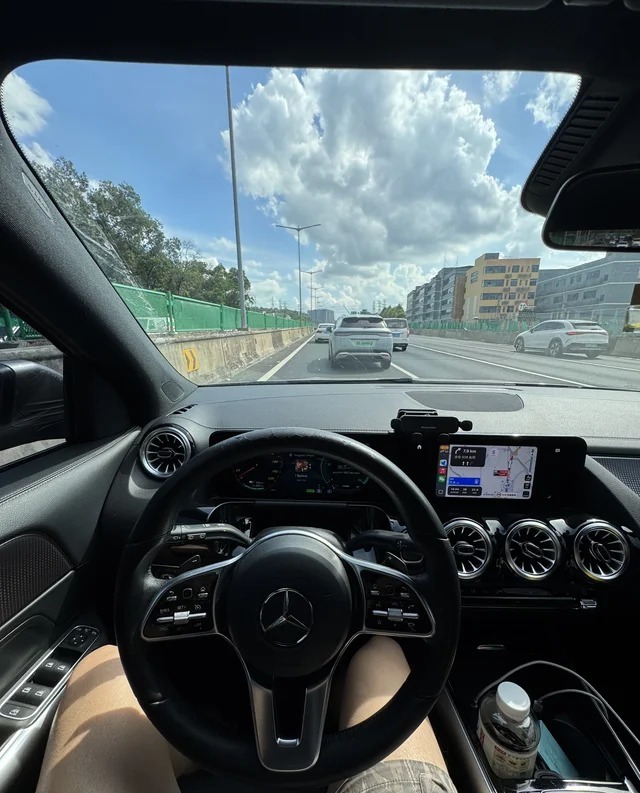 奔驰EQA 260展示图1