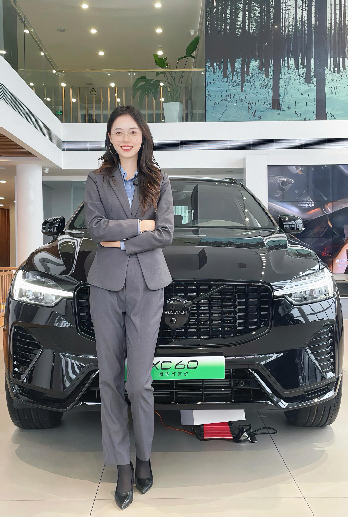 沃尔沃XC60 PHEVT8 四驱长续航智远极夜黑版展示图3
