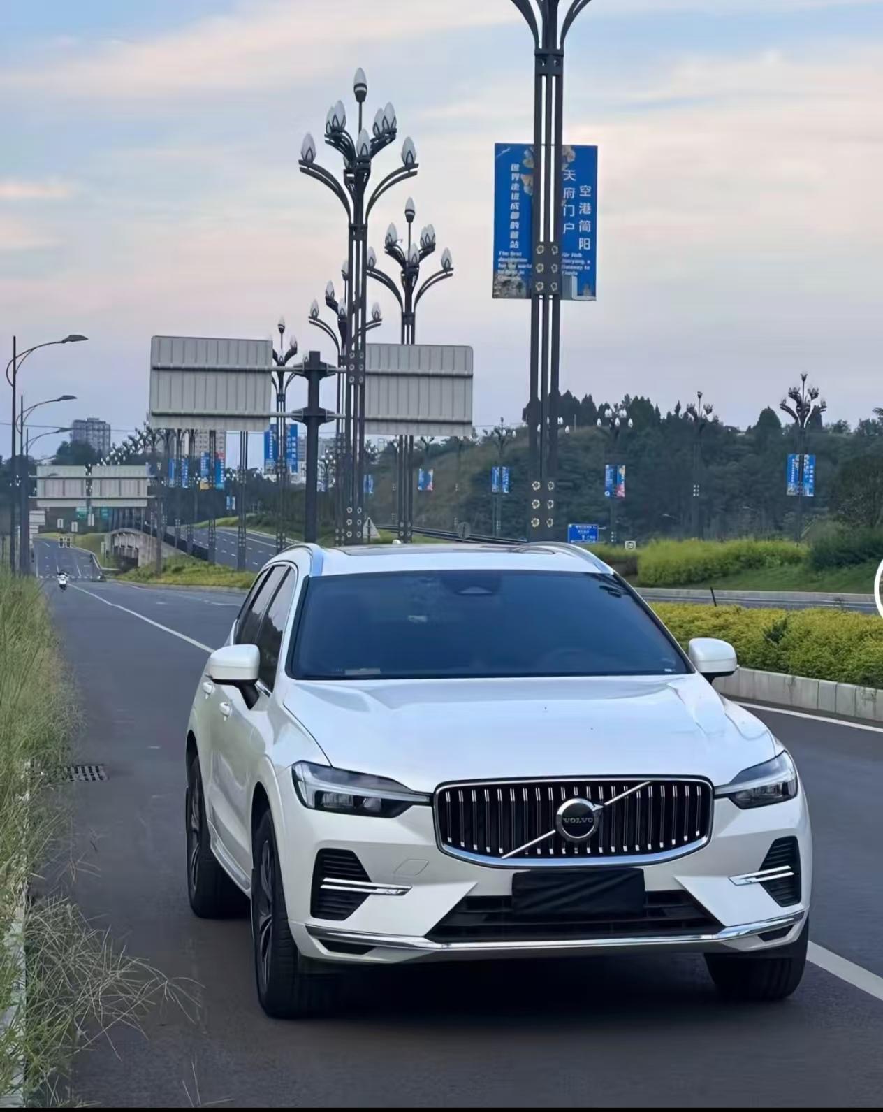 沃尔沃XC60 PHEVT8 四驱长续航智远极夜黑版展示图2