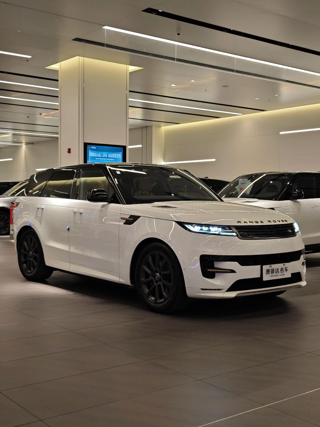 揽胜运动PHEVP550e 插电式电动混合版 典范版展示图1