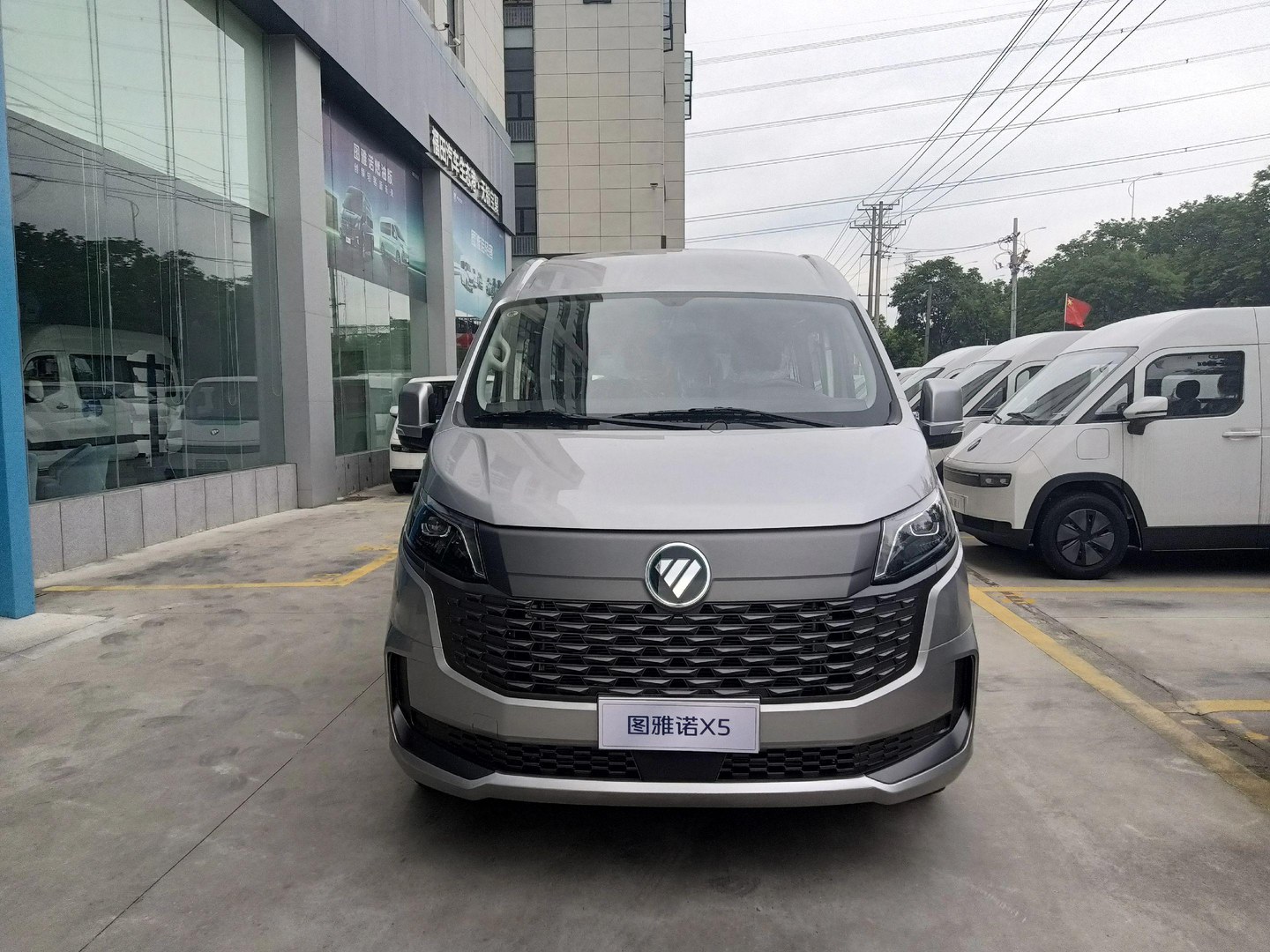 图雅诺X7 EV多功能爱易科83.57kWh长轴中顶后单胎6/7/9座展示图2