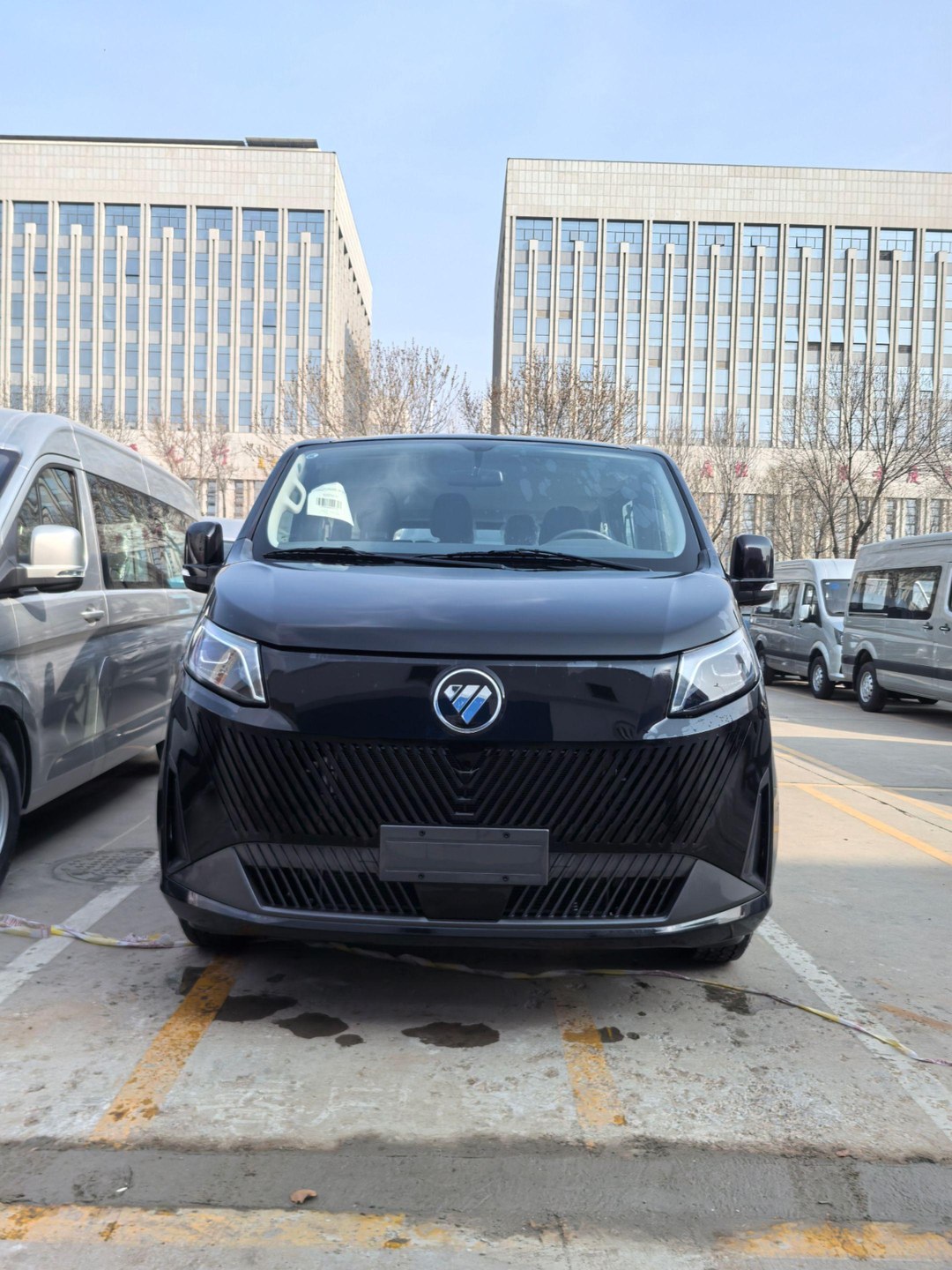 图雅诺X7 EV厢货爱易科111.43kWh加长轴中顶后双胎3座展示图1