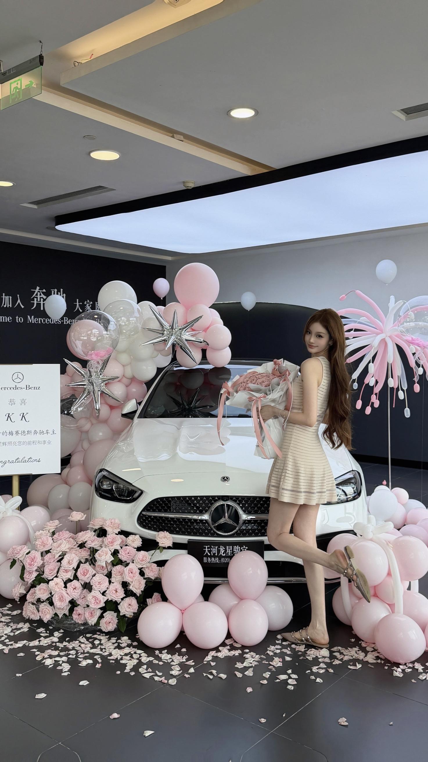 奔驰C 200 L 运动轿车展示图2
