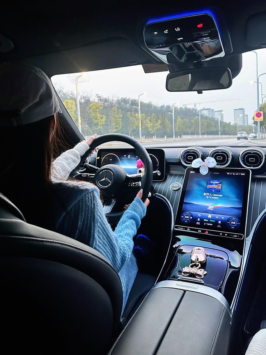 奔驰C 200 L 运动轿车展示图3