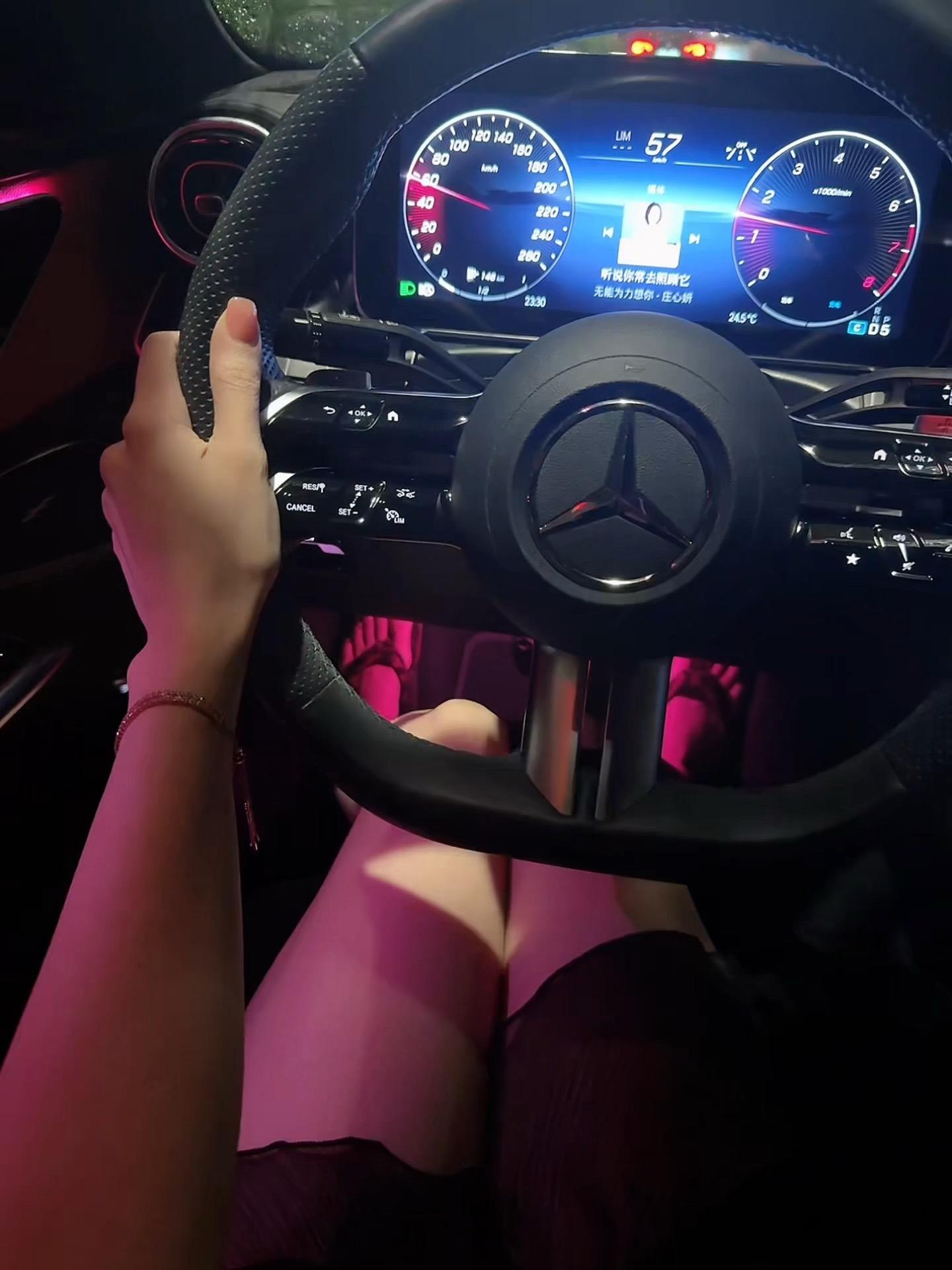 奔驰C 350 eL展示图2