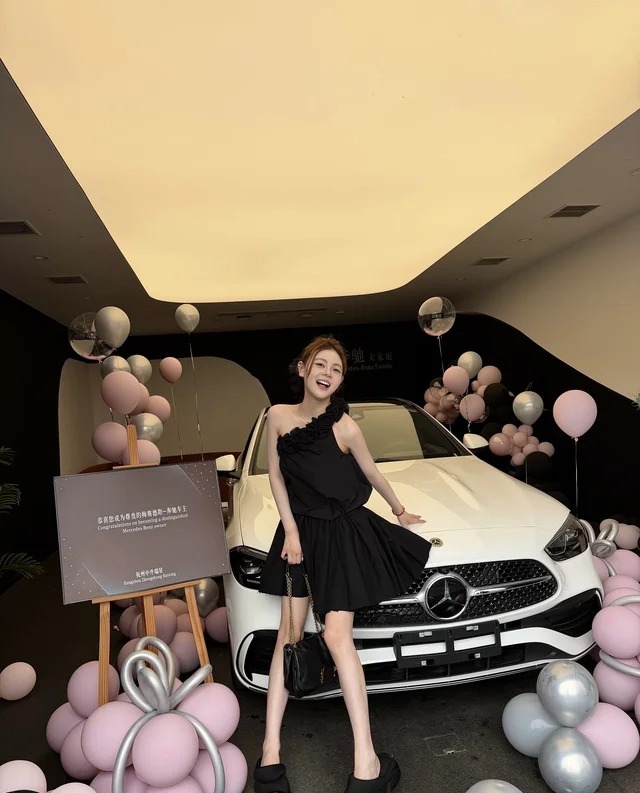 奔驰GLA 220 4MATIC展示图1