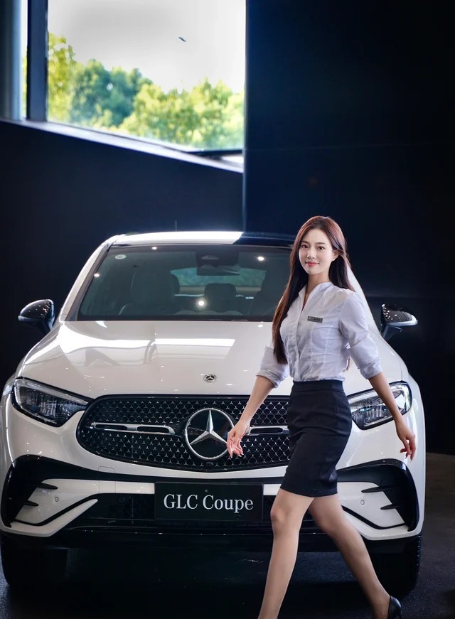 奔驰GLC 300 L 4MATIC 动感型 7座展示图3