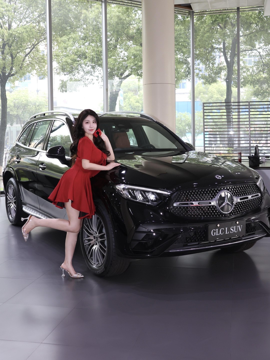奔驰GLC 300 L 4MATIC 动感型 7座展示图1