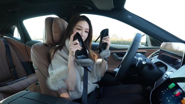 奔驰E 300 豪华型运动版展示图2