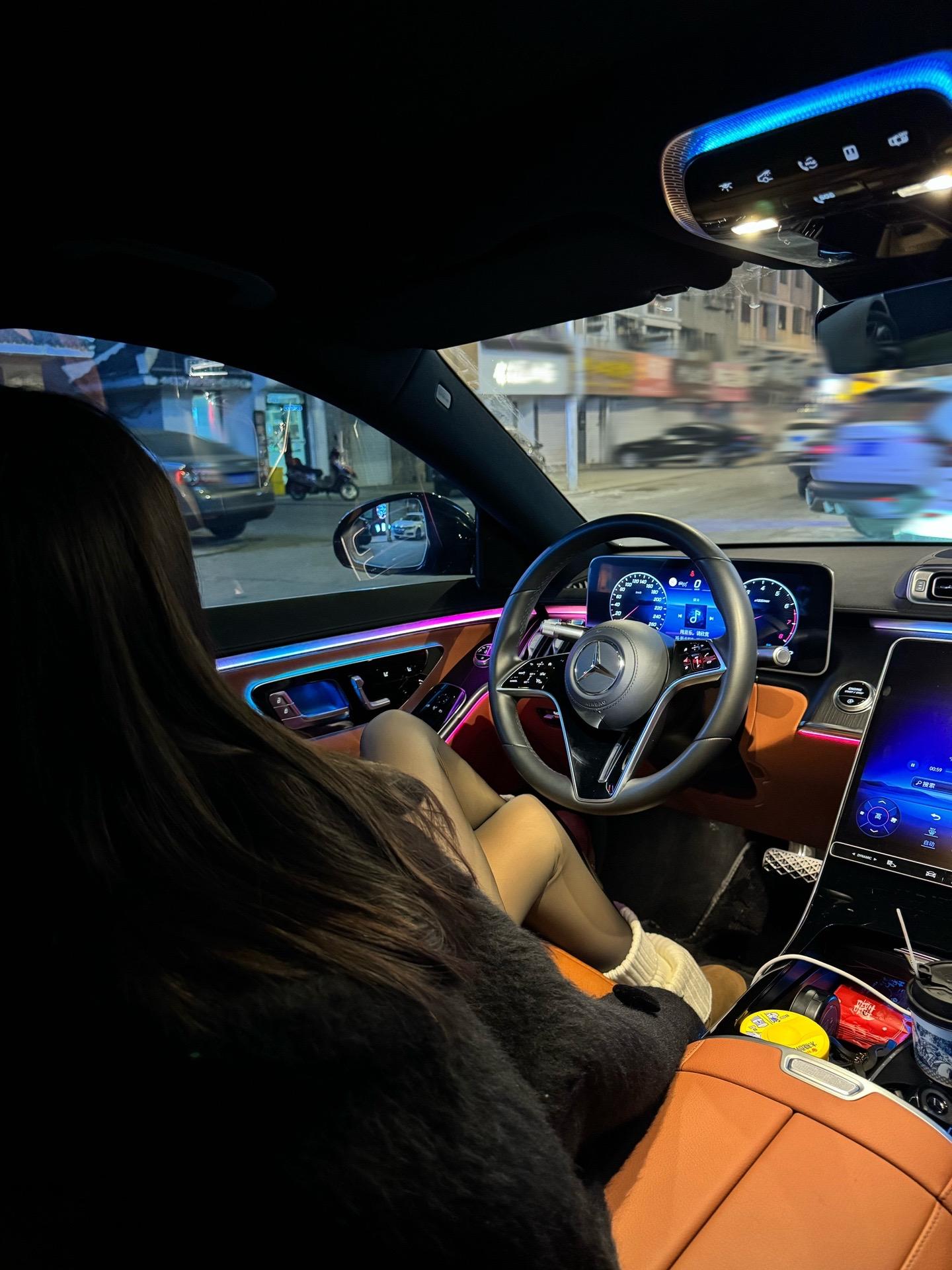 奔驰S 400 L 特别版展示图2