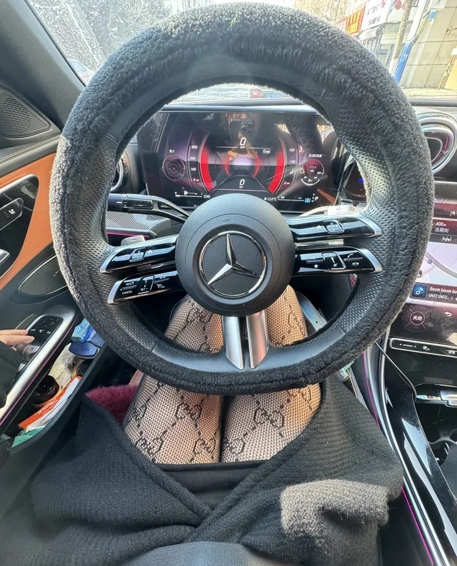奔驰GLS 450 4MATIC 动感型展示图1