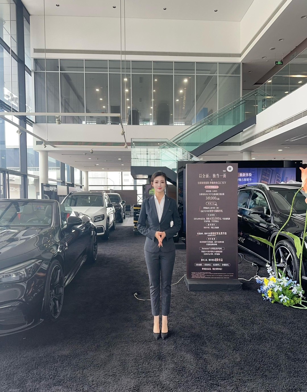奔驰GLS 450 4MATIC 动感型展示图3