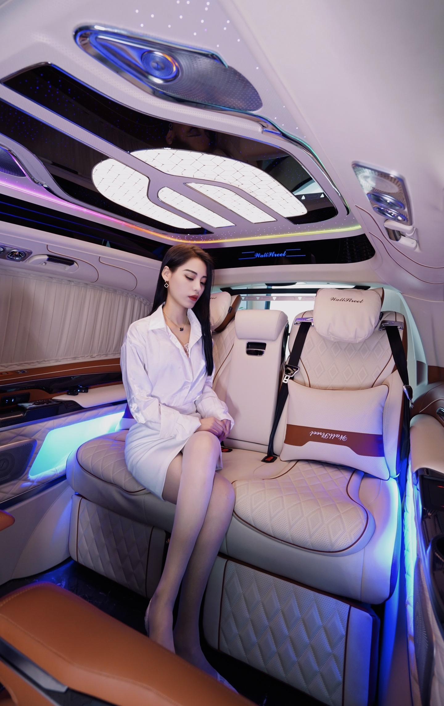 奔驰2.0T 精英版 7座展示图3