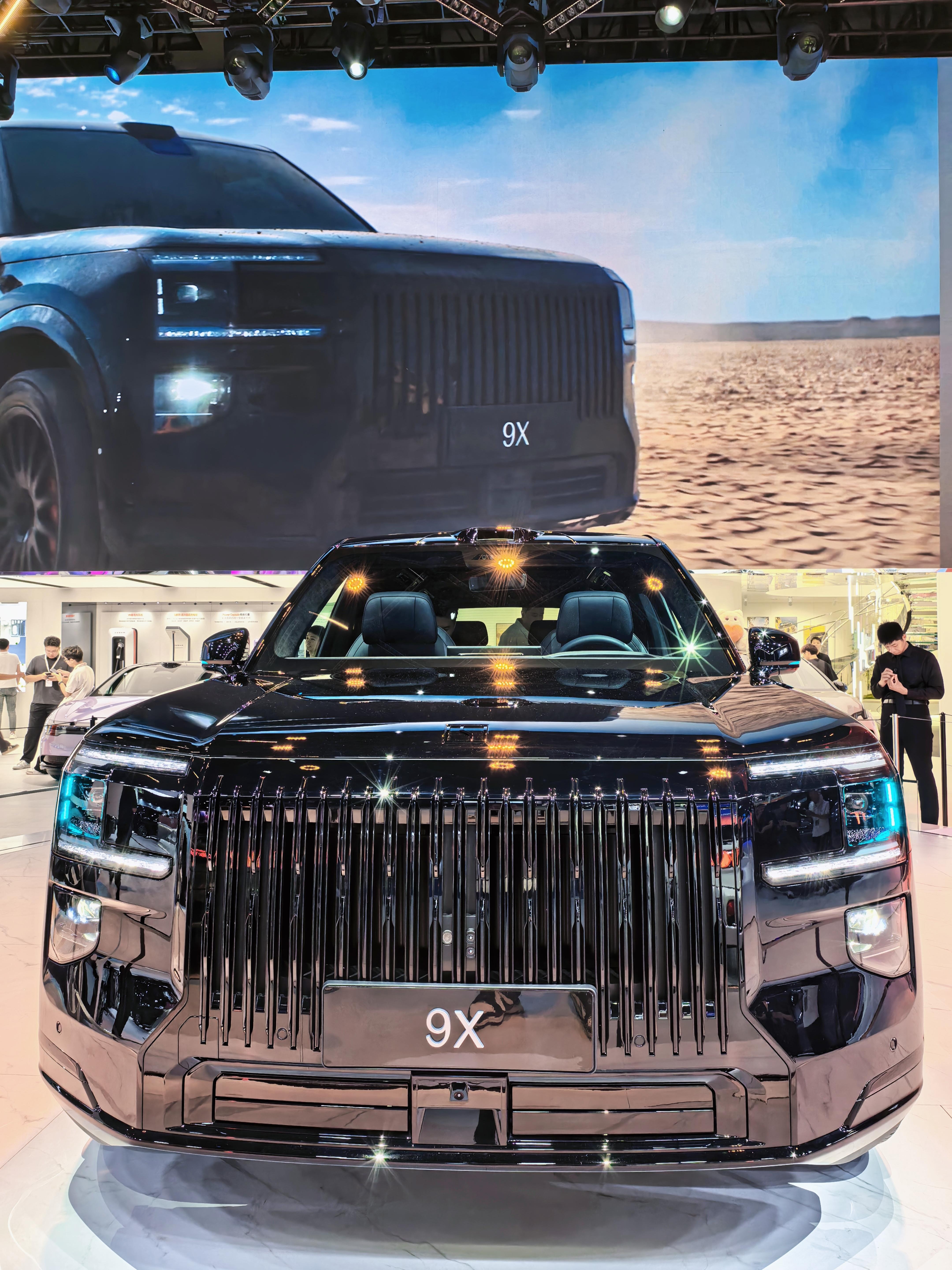 ZEEKR 9XUltra版 70kWh 五座展示图1