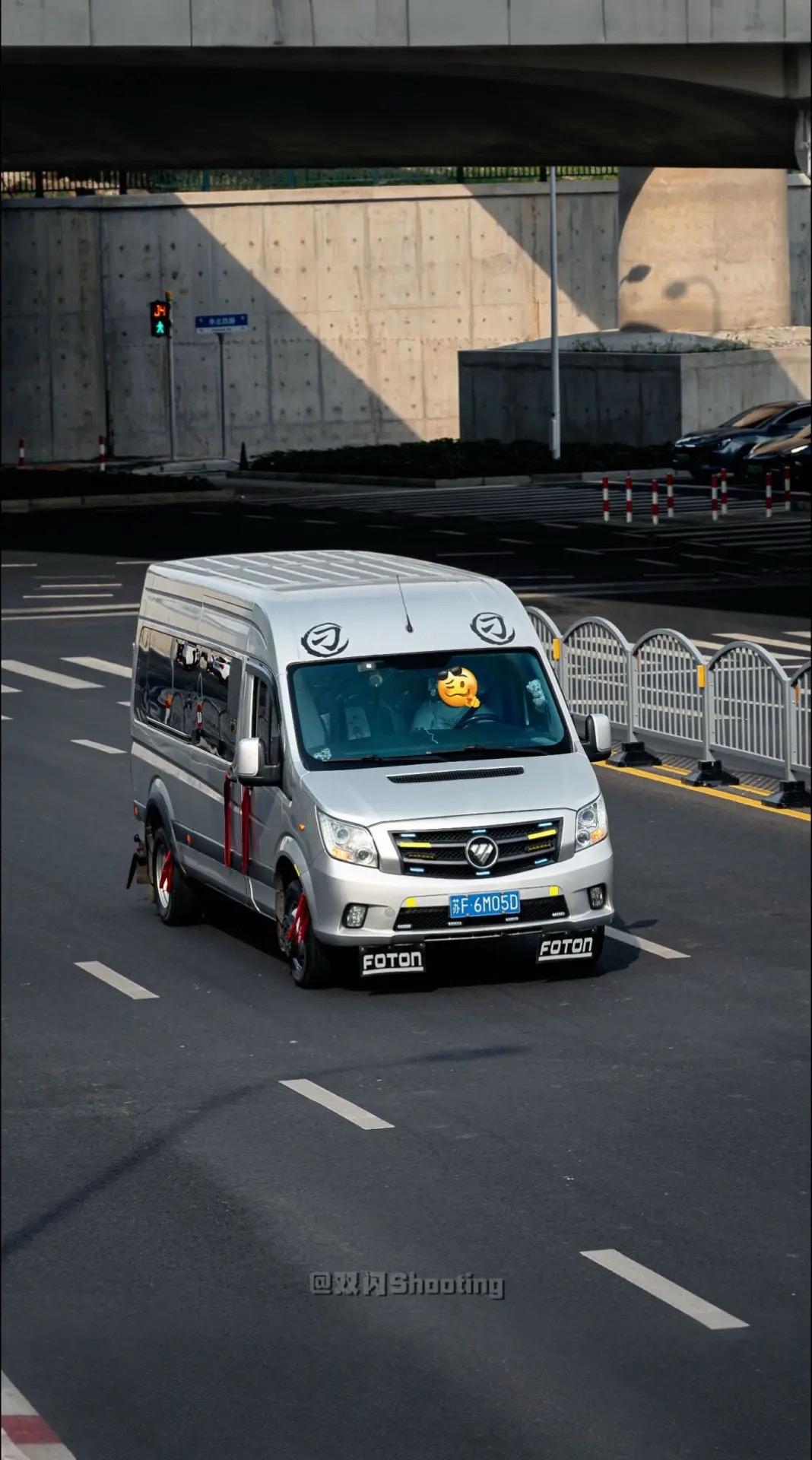 图雅诺吉象流动服务车 2.5T 手动长轴中顶后双胎 7座展示图3
