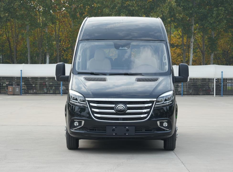 天骏V62.3T 柴油手动长轴高顶后双胎睿客版 14/15座展示图1