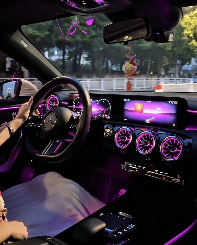 奔驰AMG A 45 S 4MATIC+展示图1